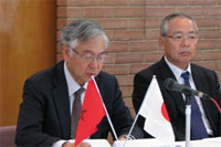 Signature des contrats de dons du gouvernement du Japon aux micro-projets locaux - 30/03/2011