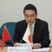 Cérémonie de signature des contrats de dons pour les projets de l'Aide non-remboursable aux micro-projets locaux contribuant à la sécurité humaine (17/03/2014) - Allocution par M. l'Ambassadeur Kurokawa