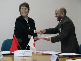 Cérémonie de signature des contrats de dons APL 2010-02-15