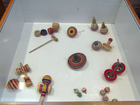 伝統玩具展 - 2017/03/22-31 - 独楽-剣玉-だるま落とし