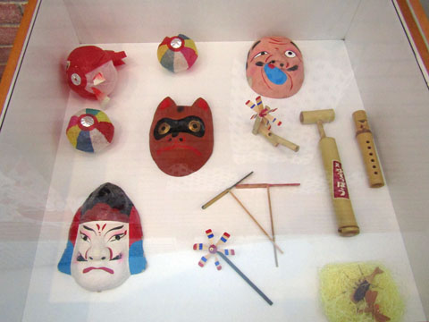 伝統玩具展 - 2017/03/22-31 - お面-紙風船-竹細工の玩具