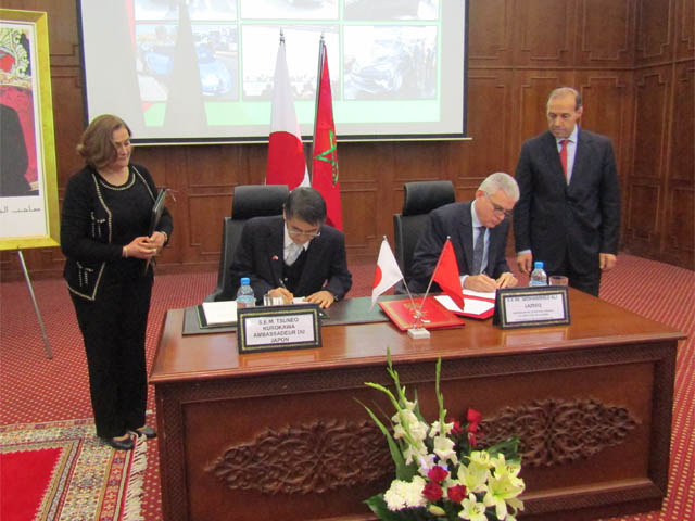 Signature de l’Échange de Notes entre le Maroc et le Japon pour l’exécution du « Programme de Développement économique et social » à travers les voitures de la nouvelle génération fabriquées au Japon -17/02/2017