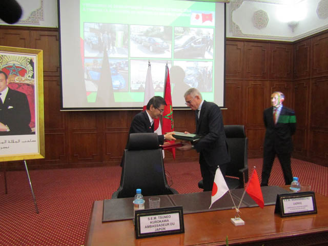 Signature de l’Échange de Notes entre le Maroc et le Japon pour l’exécution du « Programme de Développement économique et social » à travers les voitures de la nouvelle génération fabriquées au Japon -17/02/2017