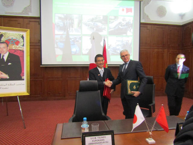 Signature de l’Échange de Notes entre le Maroc et le Japon pour l’exécution du « Programme de Développement économique et social » à travers les voitures de la nouvelle génération fabriquées au Japon -17/02/2017