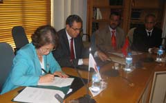 Signature de l'Echange de Notes relatif au don japonais dans le domaine des pêches maritimes - 2007-08-03