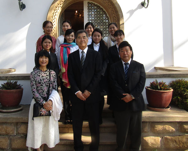 Visite de courtoisie des volontaires de la JICA auprès de l’Ambassadeur HANATANI - 03/10/2017