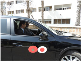 Remise d’un don japonais de 170 véhicules propres de nouvelle génération (19/03/2014) - S.E. MM Amara et Kurokawa essaynt le modèle CX-5