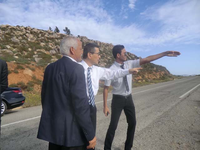 Visite de l’Ambassadeur KUROKAWA au site du « Projet d’aménagement d’une piste dans la commune Laghdir - 2016/10/27