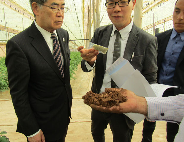 Visite de l’Ambassadeur HANATANI au site de l’étude de vérification de la technologie de la gestion de l’eau agricole introduite par l’entreprise japonaise «Tottori Resource Recycling, Inc.»_05/09/2018