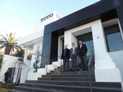 Visite de l’Ambassadeur KUROKAWA à la salle d’exposition de TOTO, Mizu Maroc - 2016/02/01